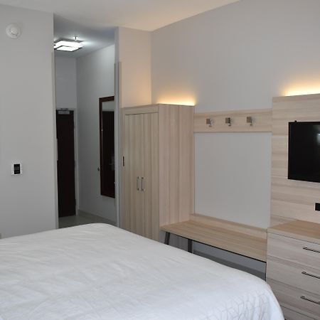 Holiday Inn Express Hotel & Suites Mcpherson By Ihg Luaran gambar