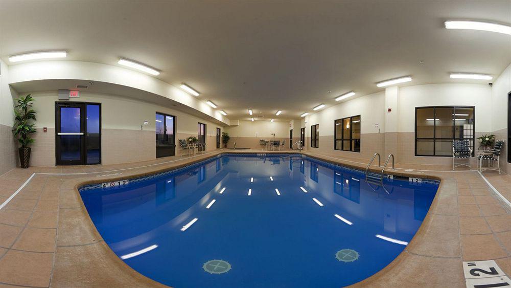 Holiday Inn Express Hotel & Suites Mcpherson By Ihg Luaran gambar