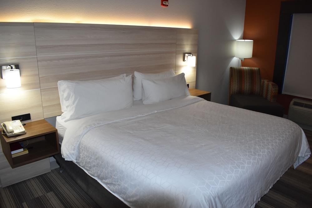 Holiday Inn Express Hotel & Suites Mcpherson By Ihg Luaran gambar