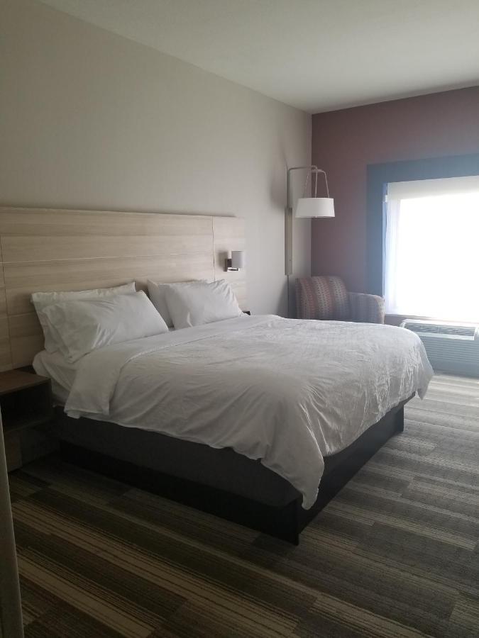 Holiday Inn Express Hotel & Suites Mcpherson By Ihg Luaran gambar