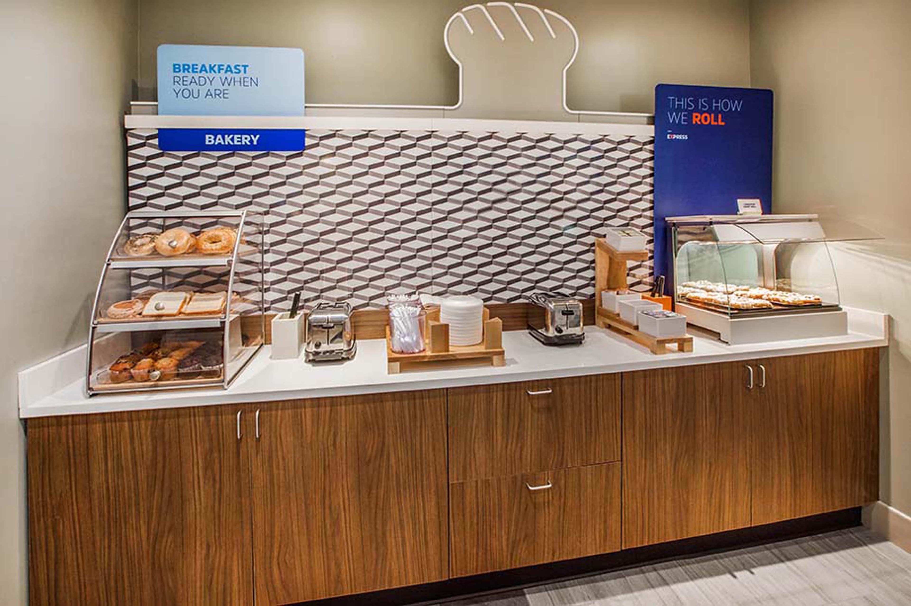 Holiday Inn Express Hotel & Suites Mcpherson By Ihg Luaran gambar