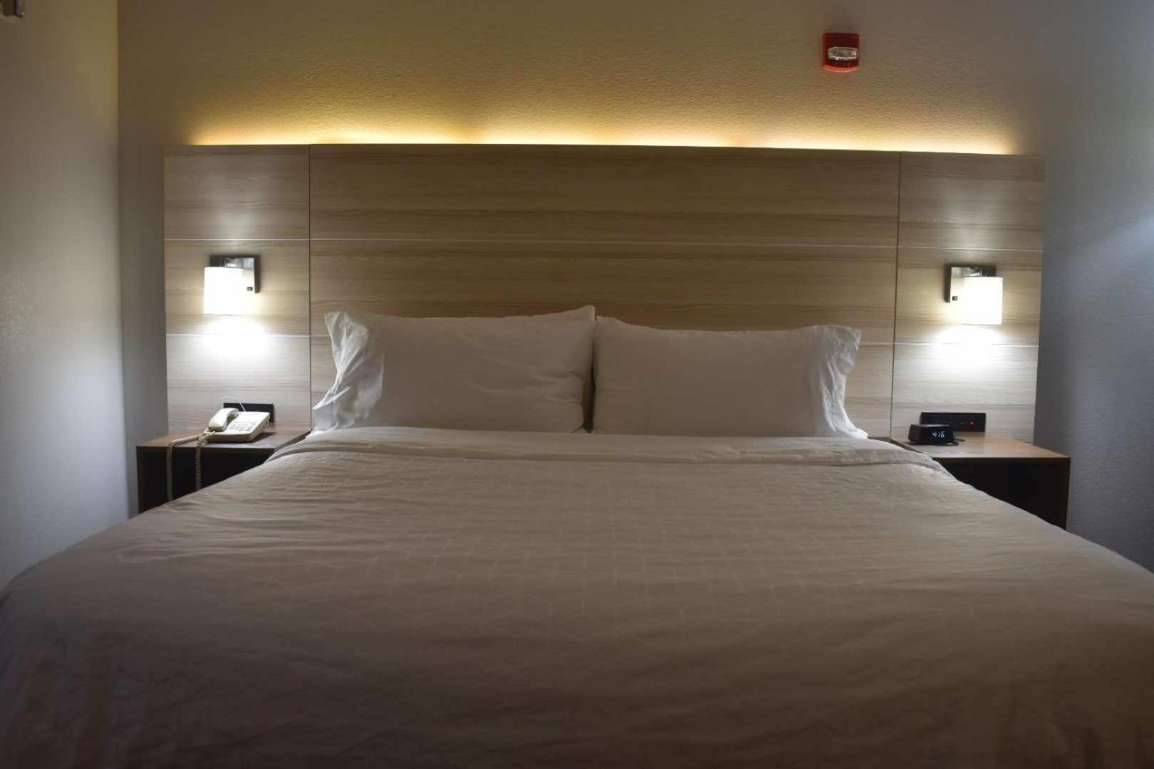 Holiday Inn Express Hotel & Suites Mcpherson By Ihg Luaran gambar
