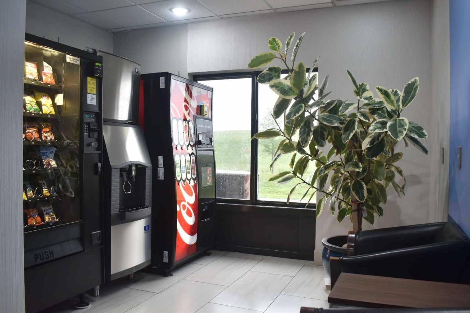 Holiday Inn Express Hotel & Suites Mcpherson By Ihg Luaran gambar