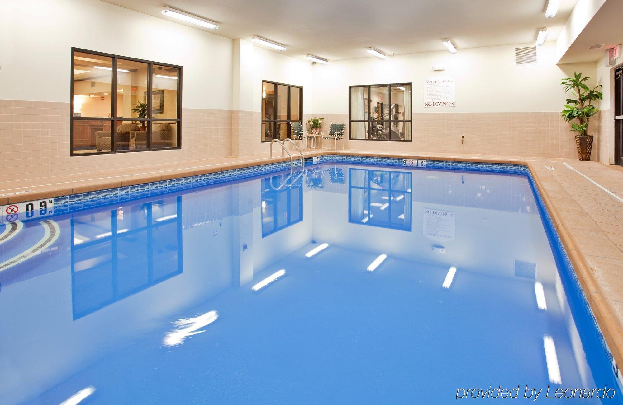 Holiday Inn Express Hotel & Suites Mcpherson By Ihg Luaran gambar