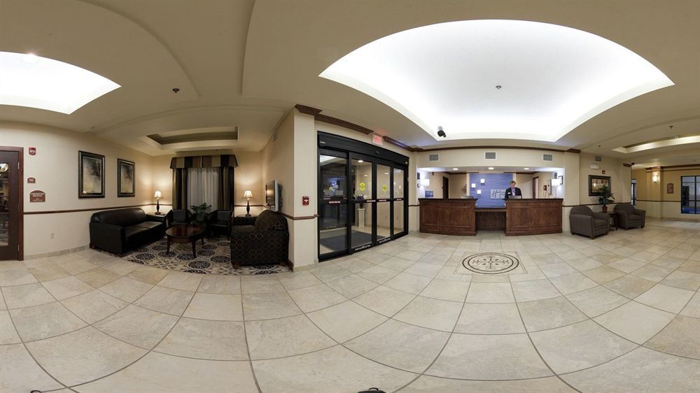 Holiday Inn Express Hotel & Suites Mcpherson By Ihg Luaran gambar