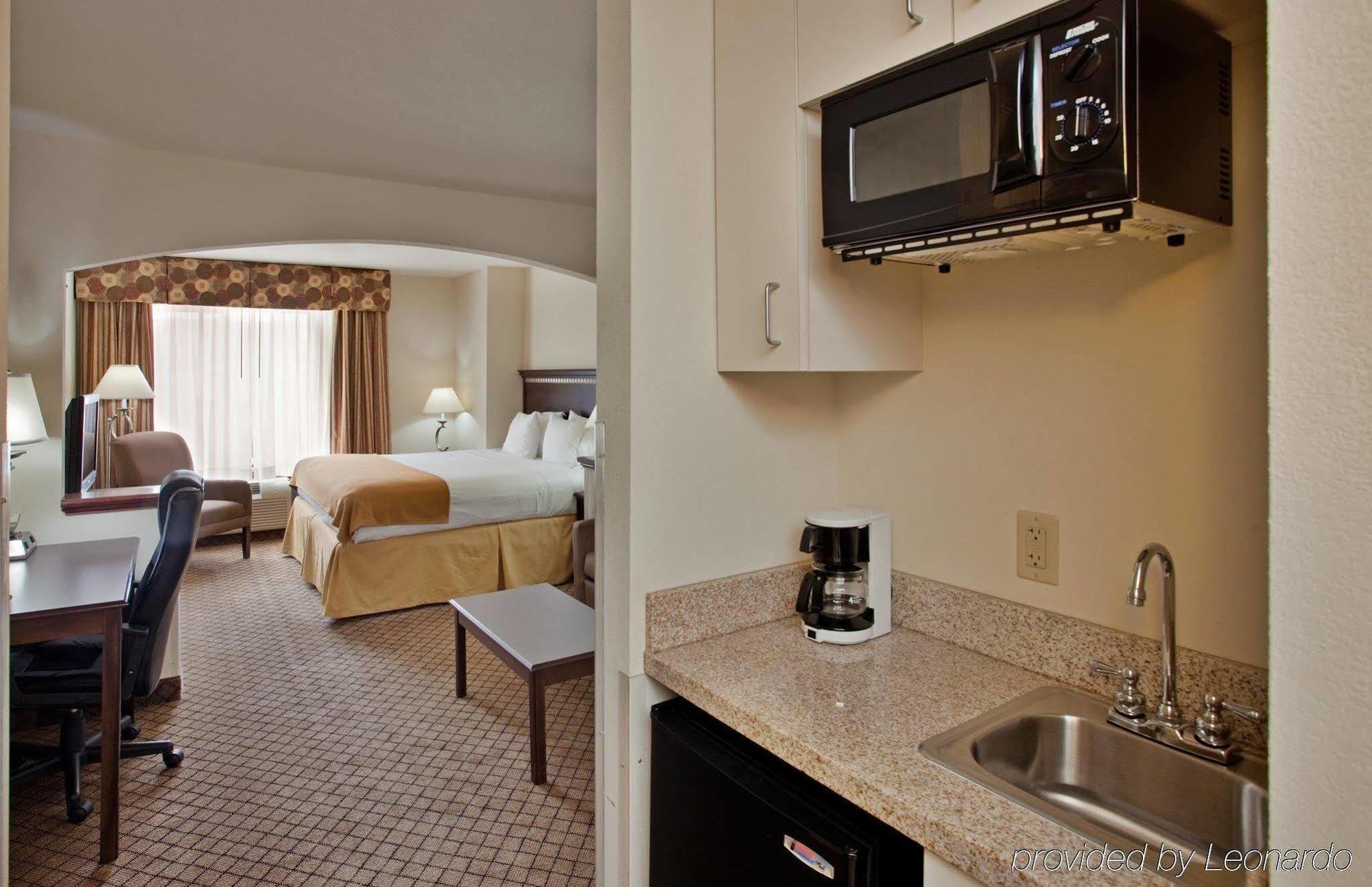 Holiday Inn Express Hotel & Suites Mcpherson By Ihg Bilik gambar