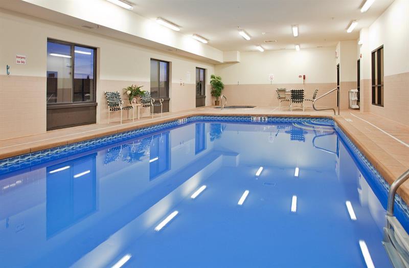 Holiday Inn Express Hotel & Suites Mcpherson By Ihg Luaran gambar